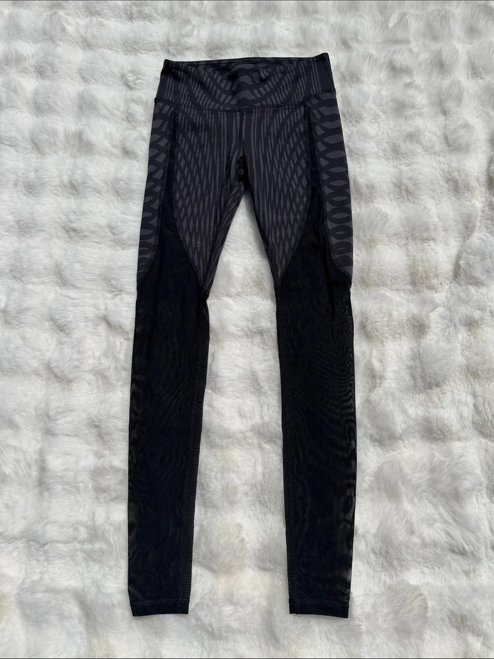 Alo yoga goddess leggings with mesh paneling XS